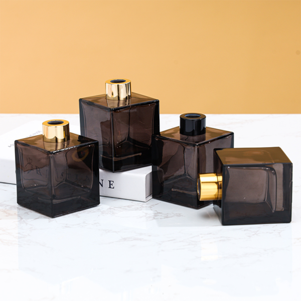 200ml Luxury Square Essential Oil Reed Diffuser Aroma Bottle Glass Diffuser Bottle With Gold Cap